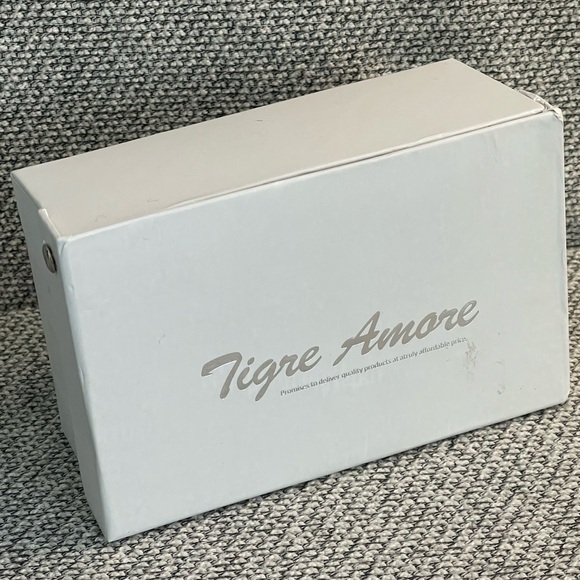 Gray Tie Set with Elegant Accessories - Picture 8 of 16